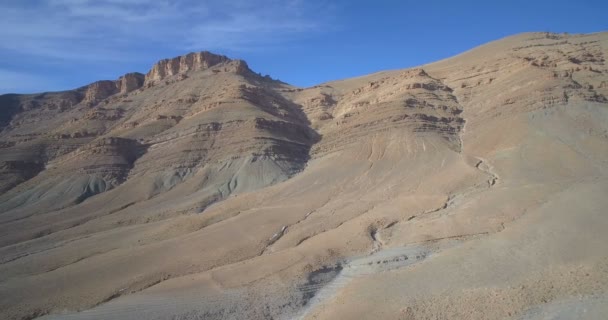 Paisaje montañoso aéreo, épico y nevado en Tamtetouchte, Marruecos — Vídeos de Stock