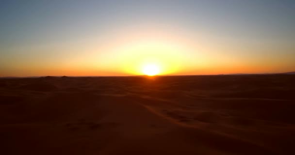 Antenn, Sahara Sunset, Erg Chegaga, Marocko — Stockvideo