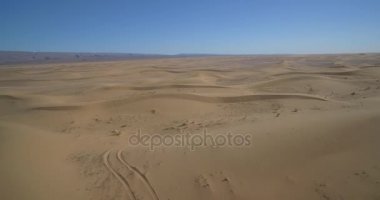Hava, Erg Chegaga, Morocco Sahara Dunes üzerinde uçan