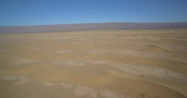 Hava, Erg Chegaga, Morocco Sahara Dunes üzerinde uçan