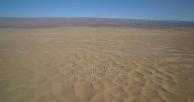 Hava, Erg Chegaga, Morocco Sahara Dunes üzerinde uçan
