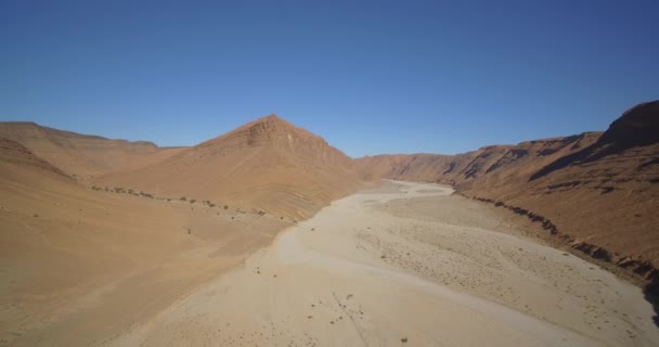 Aerial, Mountainous And Stony Desert Di Tamessoult, Maroko — Stok Video