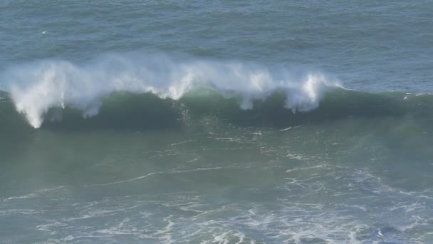 4x Real Slow Motion - Olas enormes en las costas portuguesas - 100fps — Vídeos de Stock