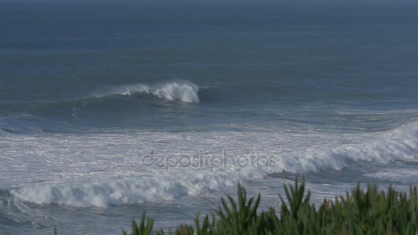 4x Real Slow Motion - Olas enormes en las costas portuguesas - 100fps — Vídeos de Stock