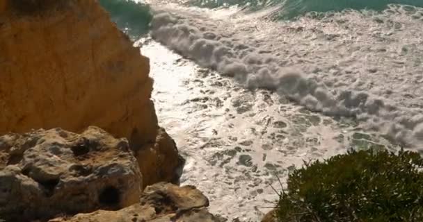 Praia Em Grutas De Benagil, Algarve Portugal — Vídeo de Stock