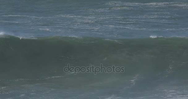 Красиві і величезні хвилі, Атлантичний океан - рідна матеріалу — стокове відео