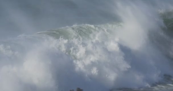 Güzel ve büyük dalgalar, Atlantik Okyanusu - yerli malzeme — Stok video
