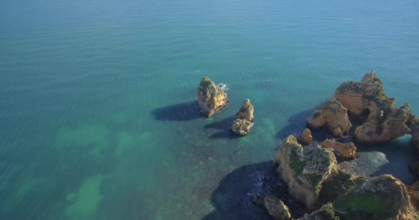 Aerial, Caves At Farol Da Ponta Da Piedade, Λάγος, Πορτογαλία — Αρχείο Βίντεο