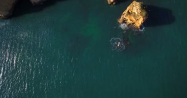 Farol Da Ponta da Piedade, Lagos, Portekiz 'deki Hava, Mağaralar