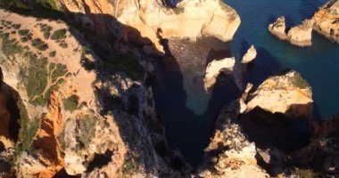 Farol Da Ponta da Piedade, Lagos, Portekiz 'deki Hava, Mağaralar