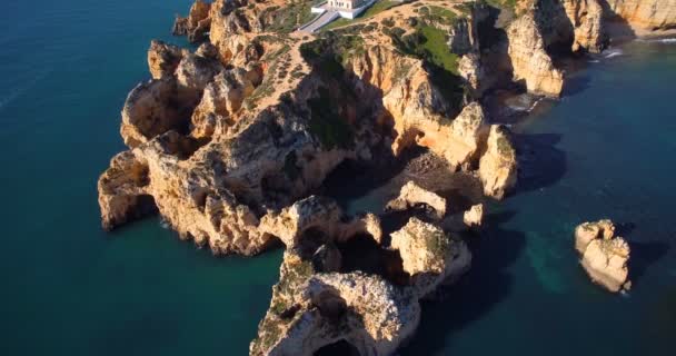 Aerial, Caves At Farol Da Ponta Da Piedade, Λάγος, Πορτογαλία — Αρχείο Βίντεο