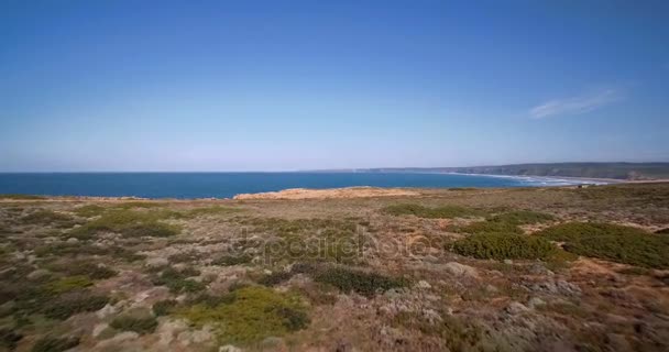 Aerial, Steep Cliff Lines At Praia Da Zimbreirinha, Portogallo — Video Stock