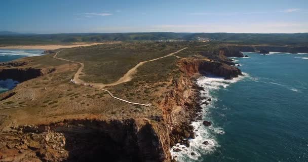 Aerial, Steep Cliff Lines At Praia Da Zimbreirinha, Portogallo — Video Stock