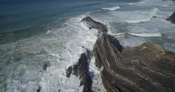 Luchtvaart, vlucht boven Praia De Cavaleiro Coast Line, Portugal — Stockvideo