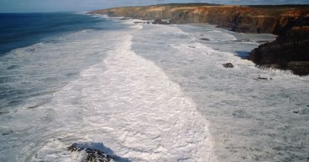 Hava, Praia De Cavaleiro Sahil Hattı üzerinde uçuş, Portekiz — Stok video