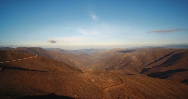 Aerea, Volo su bella montagna a Fujaco, Tramonto, Portogallo — Video Stock