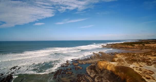 Антена, політ, вздовж красиві Praia де-Сеньора Сеньора, Португалія — стокове відео