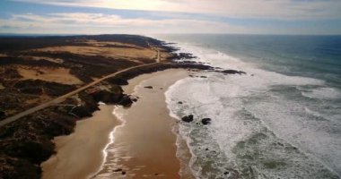 Anteni, uçuş boyunca güzel Praia De Nossa Senhora, Portekiz