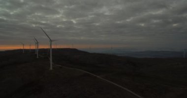 Hava, bir güç santralinde batımında, Portekiz uçan