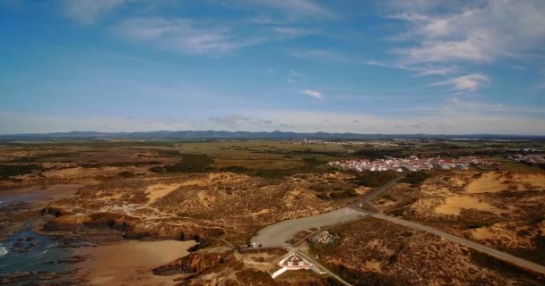 Εναέρια, πτήση κατά μήκος την πανέμορφη Praia De Nossa Senhora, Πορτογαλία — Αρχείο Βίντεο