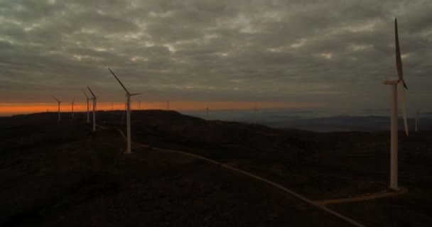 Lotnicze, latanie w elektrowni o zachodzie słońca, Portugalia — Wideo stockowe