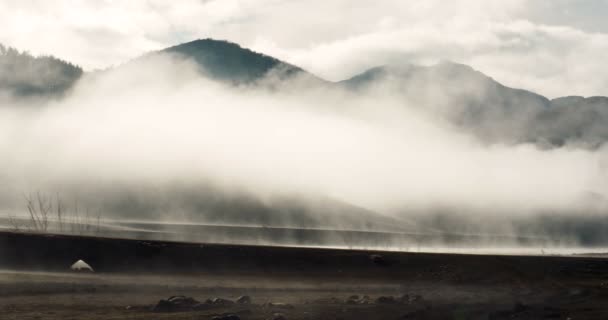Dry And Very Foggy Riverbed Of Embalse De Riano, Spanyol — Stok Video