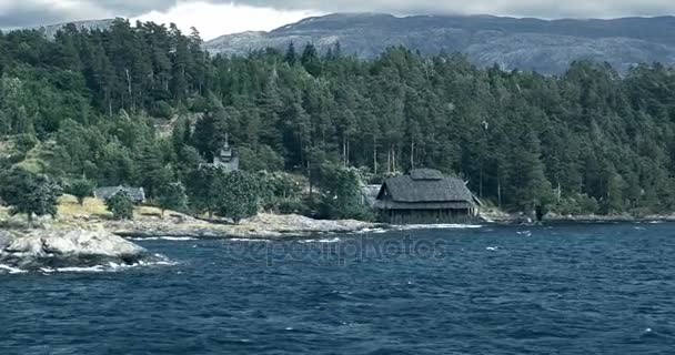 Vfx 샷-노르웨이에 있는 고 대 해안선을 따라 아름 다운 타고 — 비디오