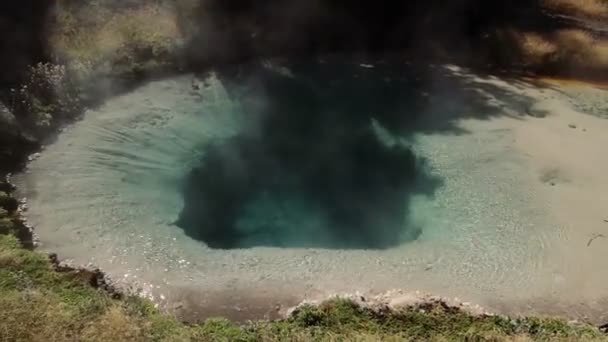 Mammut-Thermalquellen, Yellowstone Nationalpark, Vereinigte Staaten — Stockvideo