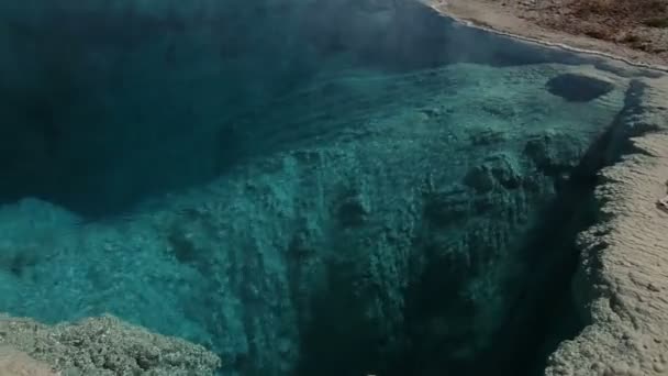 Mammoth Hot Springs, Yellowstone National Park, Estados Unidos da América — Vídeo de Stock