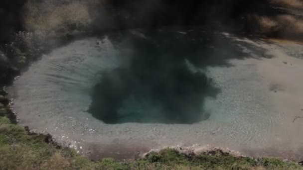 Mammoth Hot Springs, Park Narodowy Yellowstone, Stany Zjednoczone — Wideo stockowe