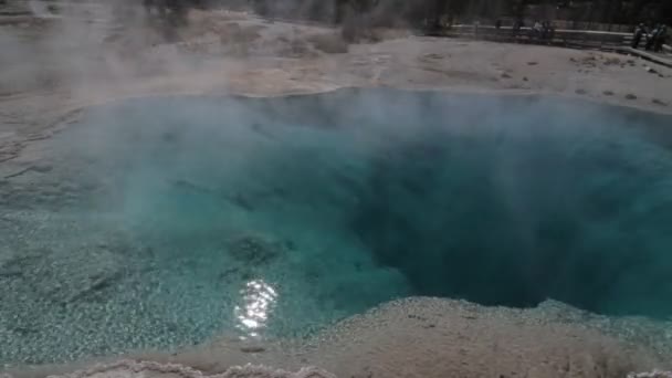 Mammoth Hot Springs, Yellowstone Nemzeti Park, Amerikai Egyesült Államok — Stock videók