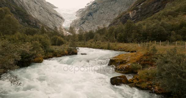 Glaciar Brikdalsbreen, Josteldalsbreen Nasjonalpark, Noruega - Estilo cinematográfico — Vídeos de Stock