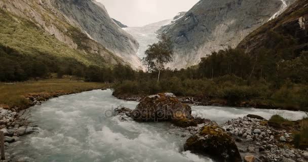 Brikdalsbreen Buzulu, Josteldalsbreen Nasjonalpark, Norveç - sinema tarzı — Stok video