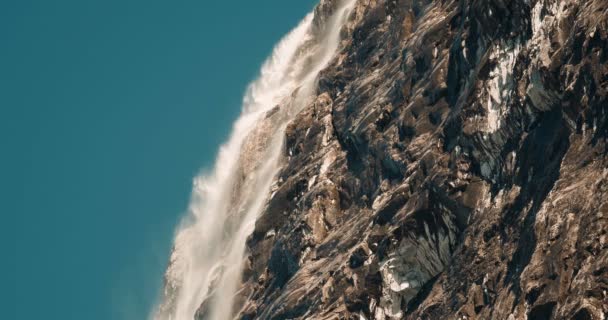 Enorme cascada sin nombre en Noruega - Estilo cinematográfico — Vídeo de stock