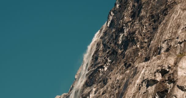 Enorme cascata senza nome in Norvegia - Stile cinematografico — Video Stock