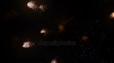 Çeşitli renkli havai fişek