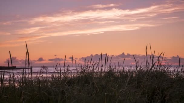 Zaman atlamalı Castletown Beach, İskoçya — Stok video