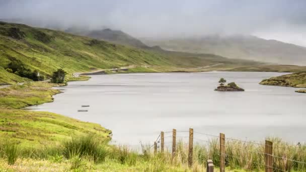 Časová prodleva, Loch Portree s výhledem na starý muž Storr, Skotsko — Stock video