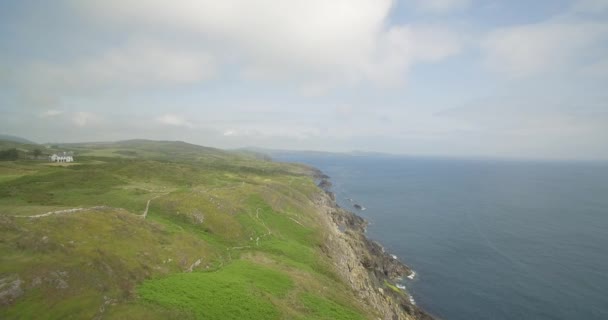 Aerial, Irish Cliffs, Contea di Cork, Irlanda — Video Stock