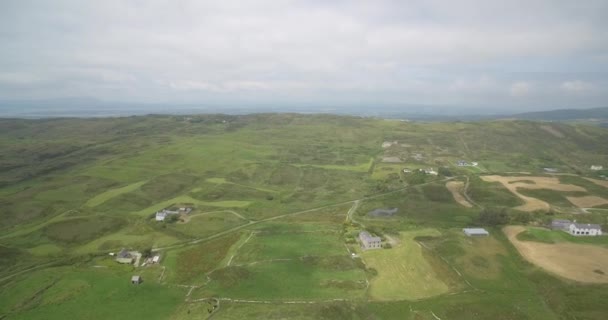 Воздушный, Ирландские скалы, графство Корк, Ирландия — стоковое видео