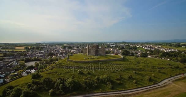 Aérea, Roca de Cashel, Condado de Tipperary, Irlanda — Vídeo de stock