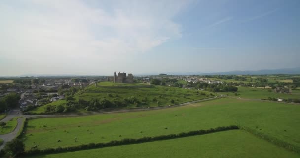 Antenn, Rock Of Cashel, grevskapet Tipperary, Irland — Stockvideo