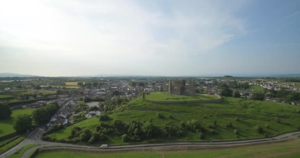 Aérea, Roca de Cashel, Condado de Tipperary, Irlanda — Vídeo de stock