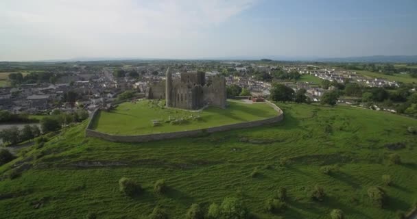 Aérea, Roca de Cashel, Condado de Tipperary, Irlanda — Vídeo de stock