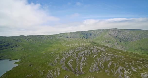 Aérea, Barley Lake, Condado de Cork, Irlanda — Vídeo de stock