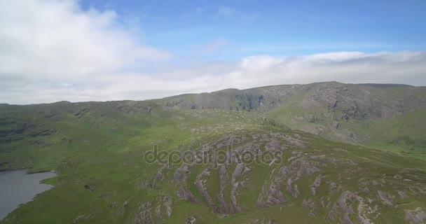 Antenn, korn sjö, County Cork, Irland - ursprunglig Version — Stockvideo