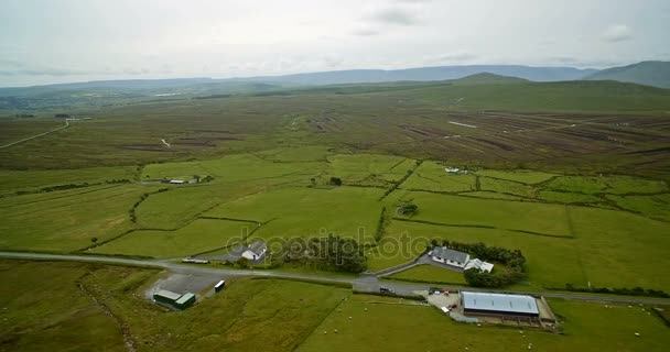 Aerial Around Croagh Patrick, Contea di Mayo, Irlanda — Video Stock