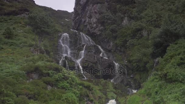 Assaranca καταρράκτη, County Donegal, Ιρλανδία - εγγενή έκδοση, πραγματική 200fps Slowmo — Αρχείο Βίντεο