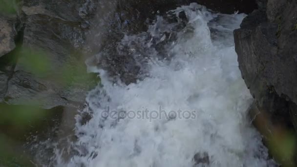 Wasserfallkopf, schwarzes Tal, country kerry, irland - native version, real 200fps slowmo — Stockvideo