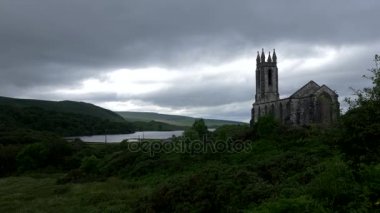 Glen ve Dunlewey kilise harabe, County Mayo, Ireland - yerli versiyonu zehir
